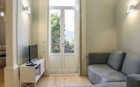 Classic Comfort At Porto Center